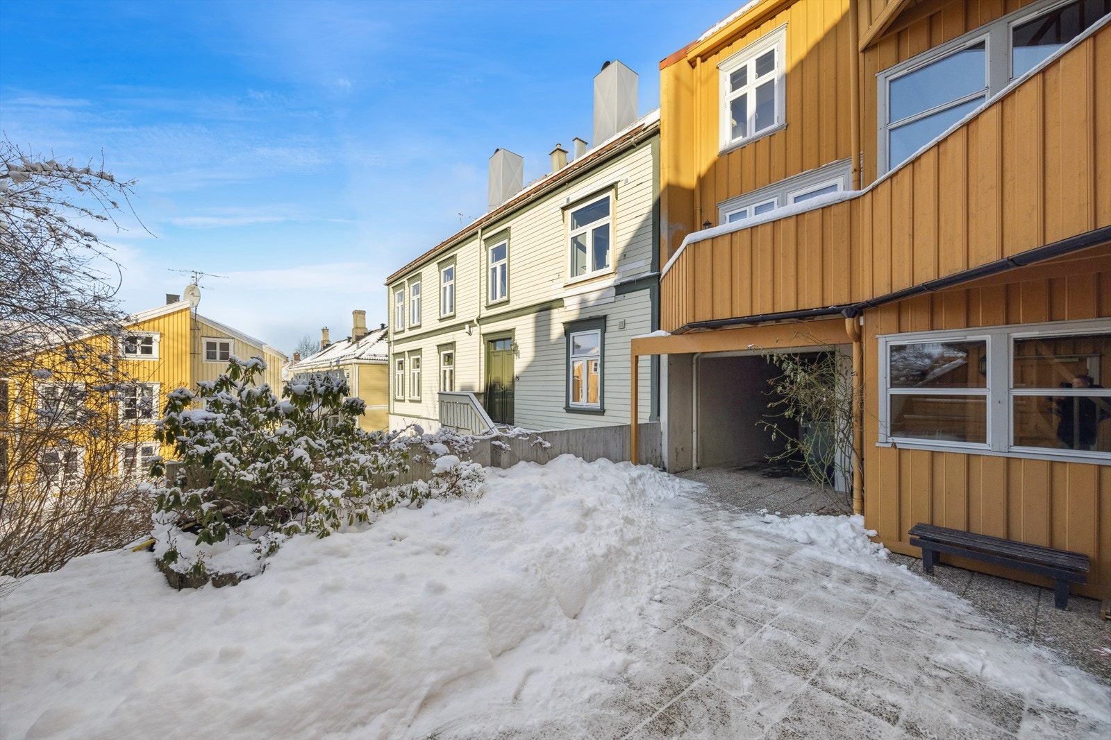 Hyggelig bakgård til det som kan bli ditt nye hjem! Galleribilde