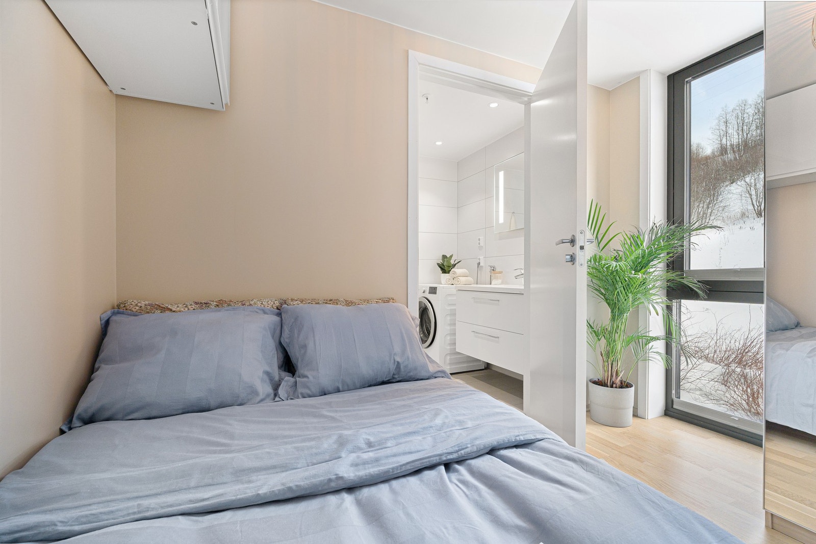 Videre fra soverommet kommer du til badet. Galleribilde