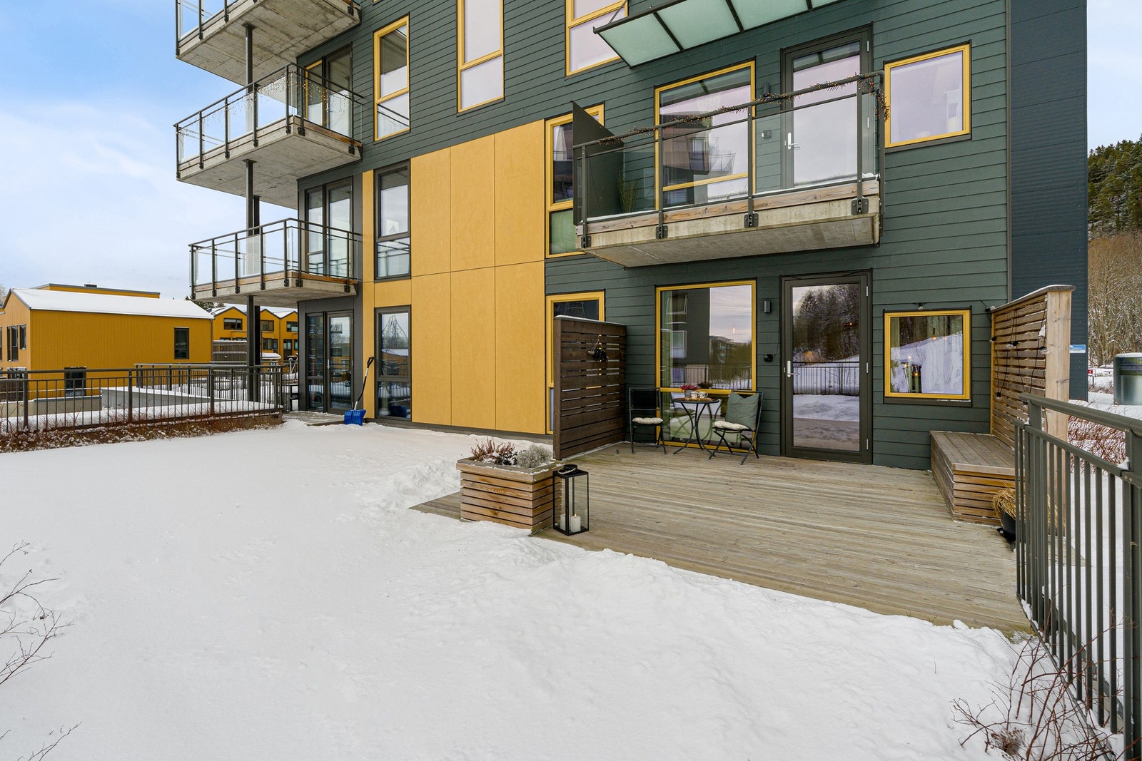 Terrassen er på hele 17 kvm, med gode solforhold. Galleribilde