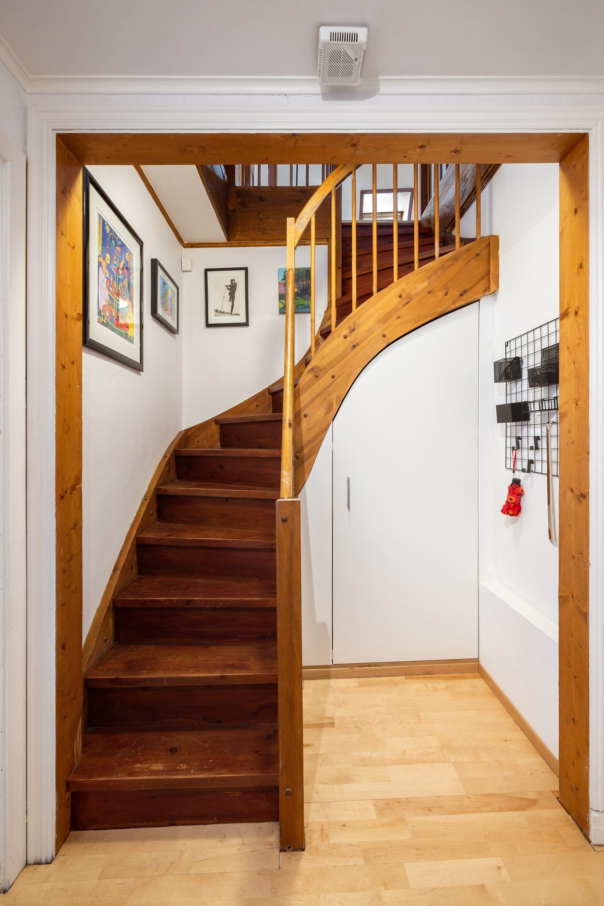 Vi tar turen opp til loftsetasjen som ble utbygget i 1998. Galleribilde