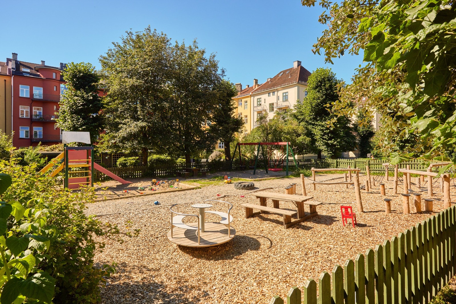 Det er også lekeplass for de minste beboerne i borettslaget. Galleribilde