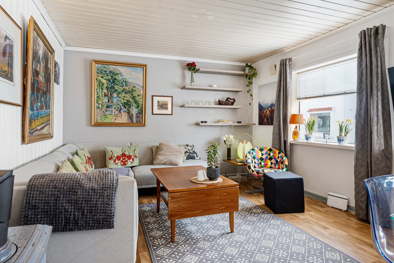 Store vinduer sørger for masse naturlig dagslys Galleribilde