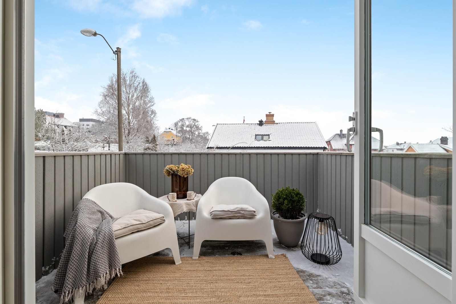 Fin balkong som er rolig tilbaketrukket. Galleribilde