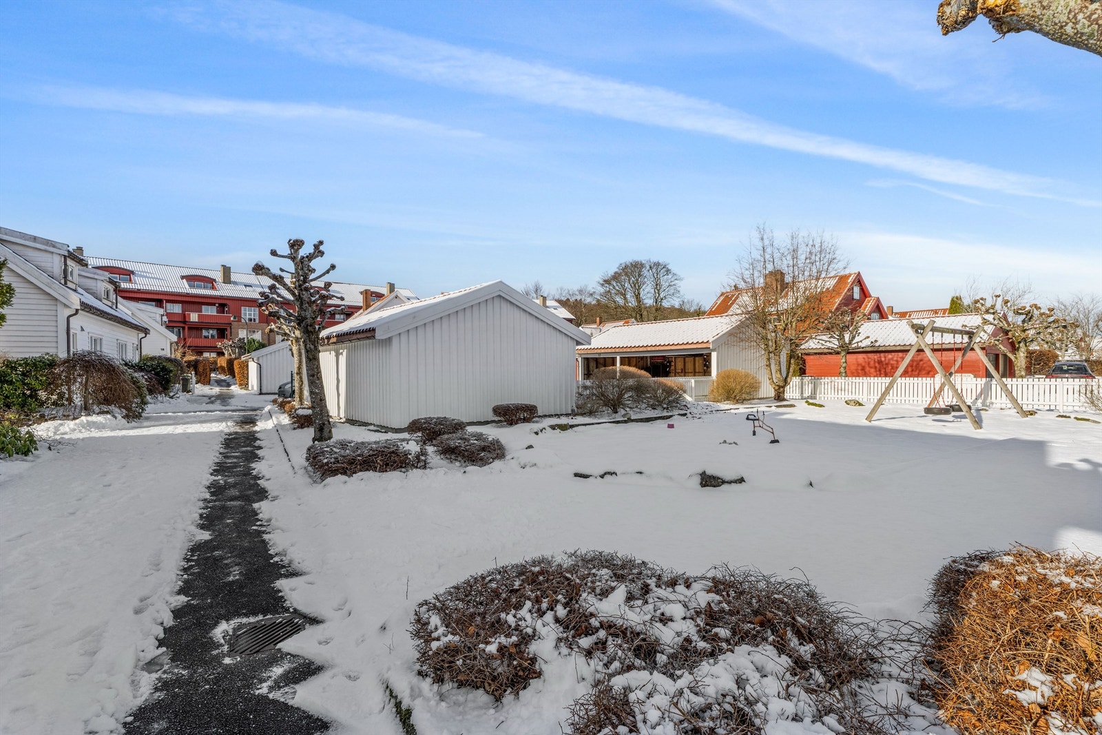 En av velforeningens mange lekeplasser i området. Galleribilde