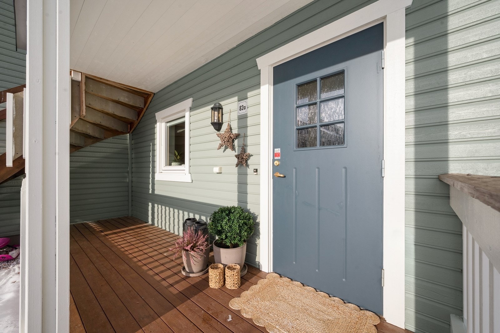 Terrasse ved inngangspartiet. Galleribilde