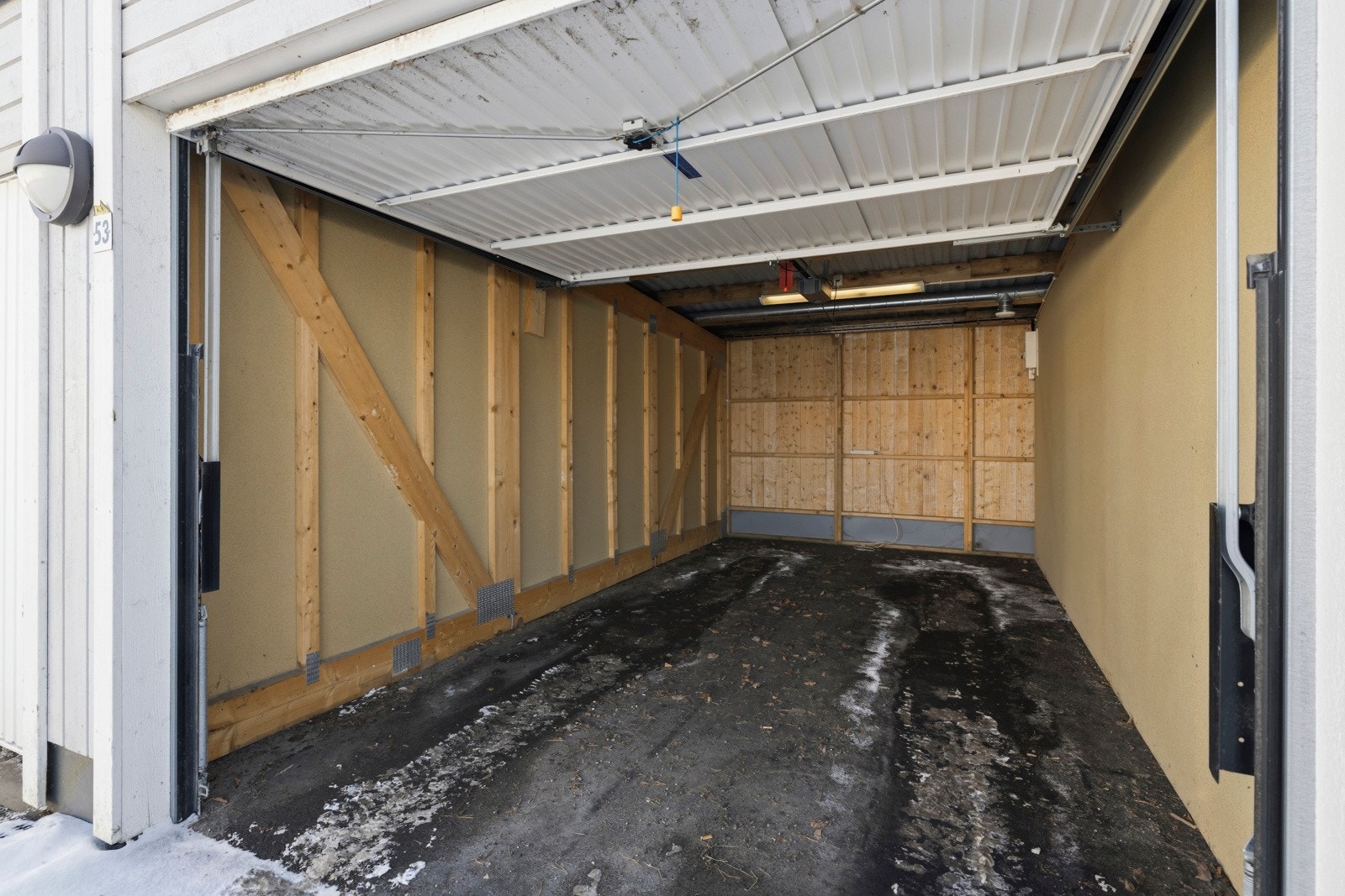 Garasje. Galleribilde