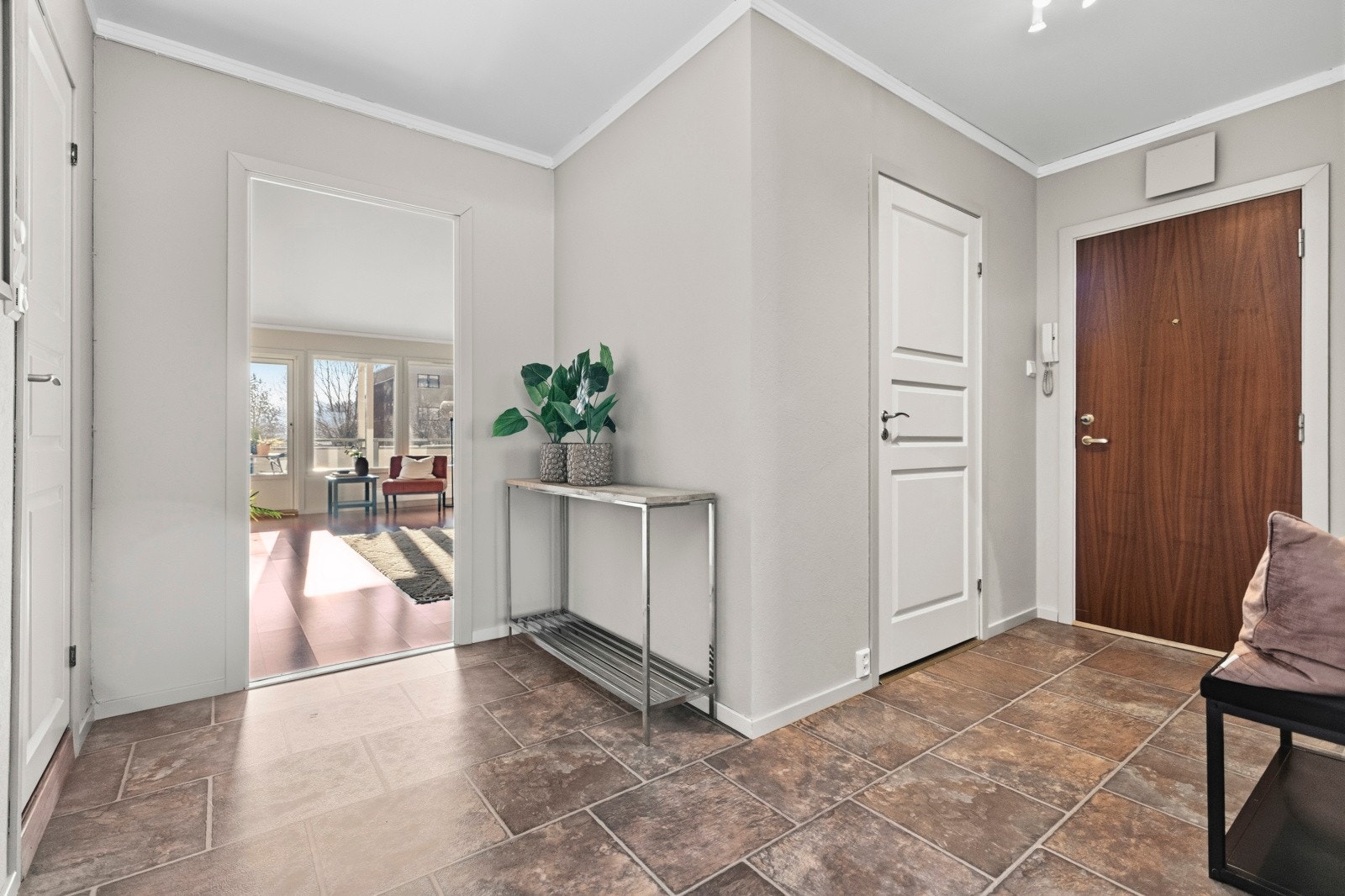 Gang. I tilknytning til gangen er det en praktisk innvendig bod. Galleribilde