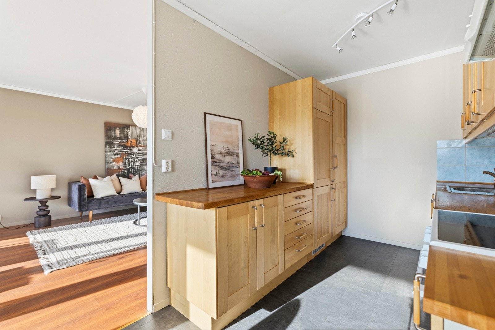 Kjøkkenet har innredning fra Ikea, og er fra ca. 2005. Galleribilde