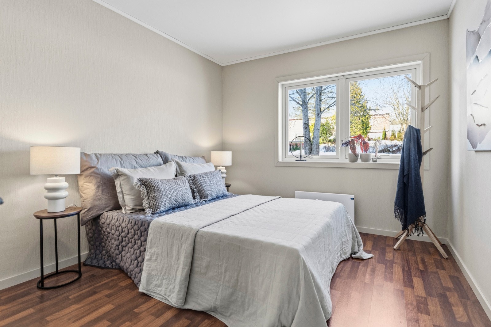 Leiligheten har tre soverom. Dette er soverom 1. Galleribilde