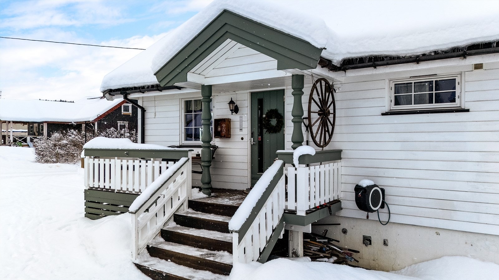 Koselig inngangsparti med plass til bord og stoler - Stig på! Galleribilde