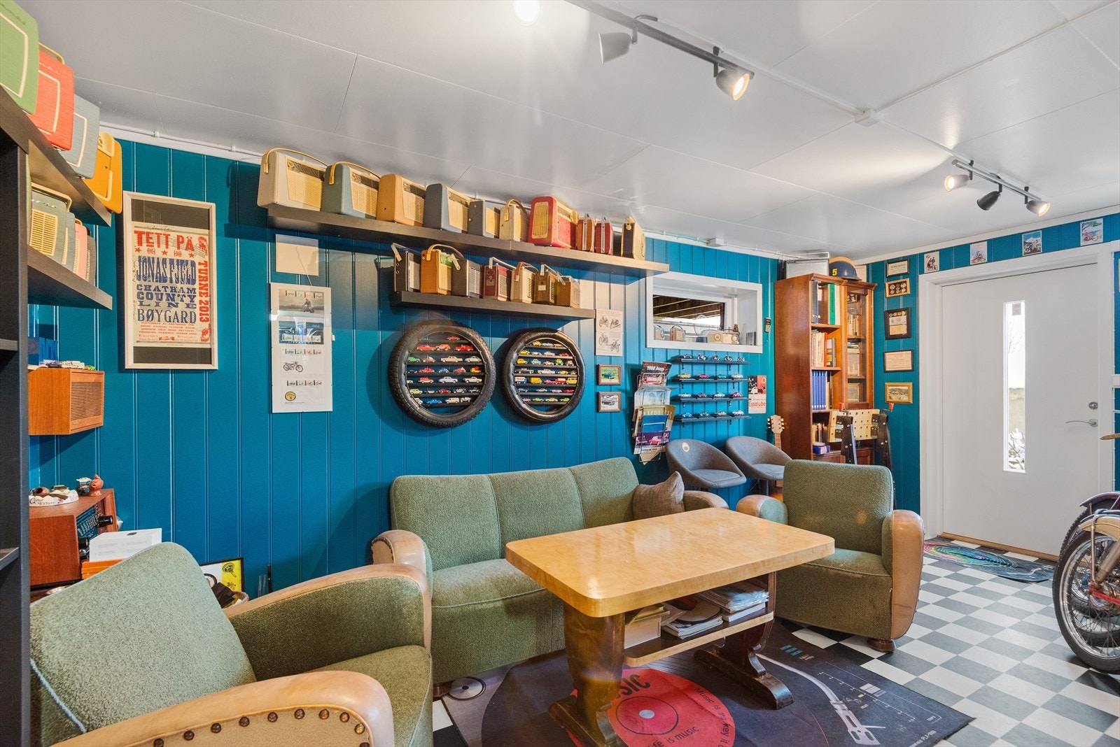 Kjellerstue med separat inngang - Det er to kjellerstuer og varmepumpe i underetasje Galleribilde