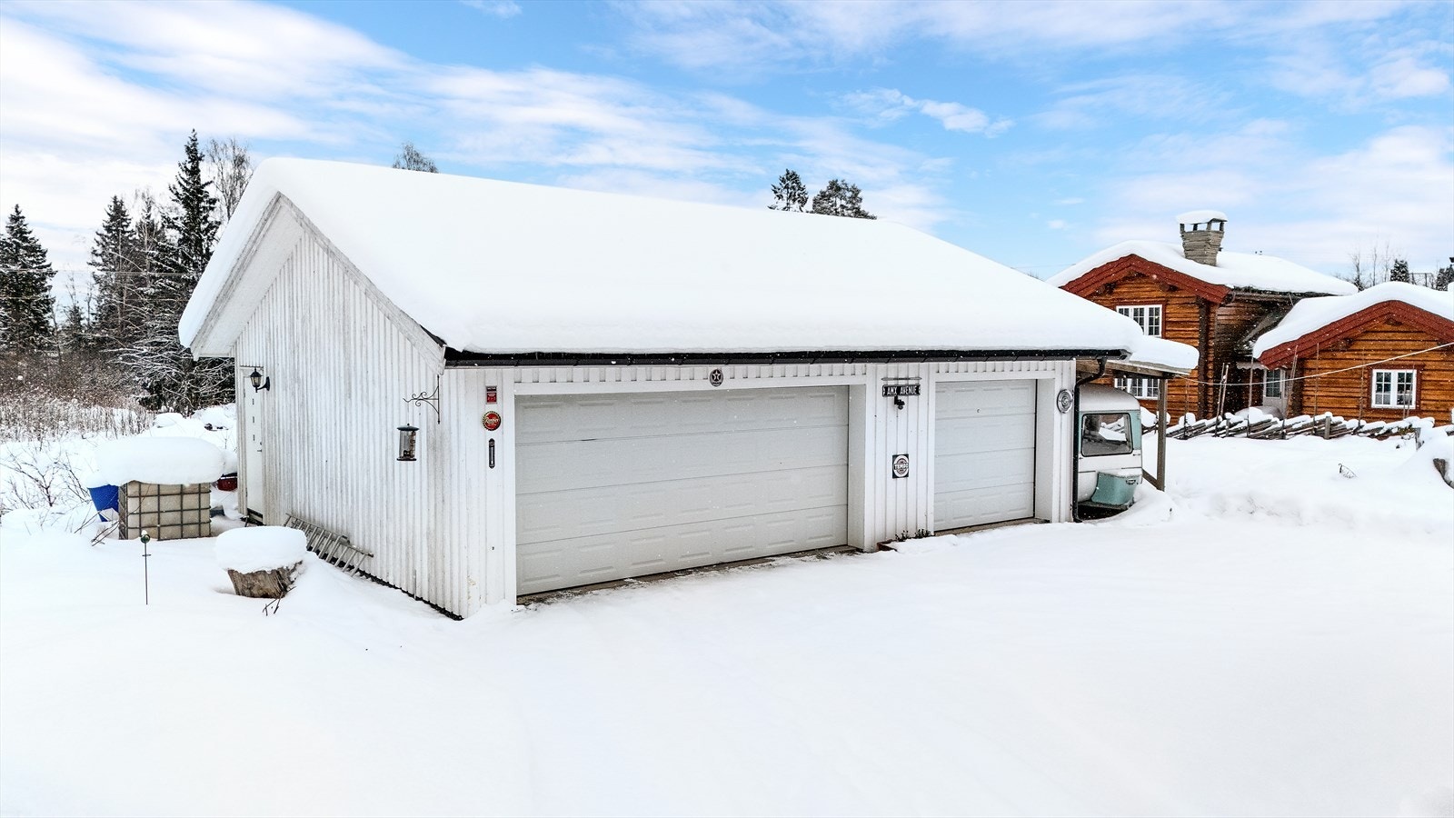 Garasje på hele 76 kvm oppført i 2017, ferdigattest ok - Installert EL billader Galleribilde