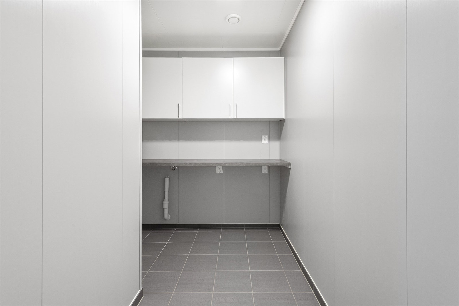 Praktisk og adskilt vaskerom/bod Galleribilde