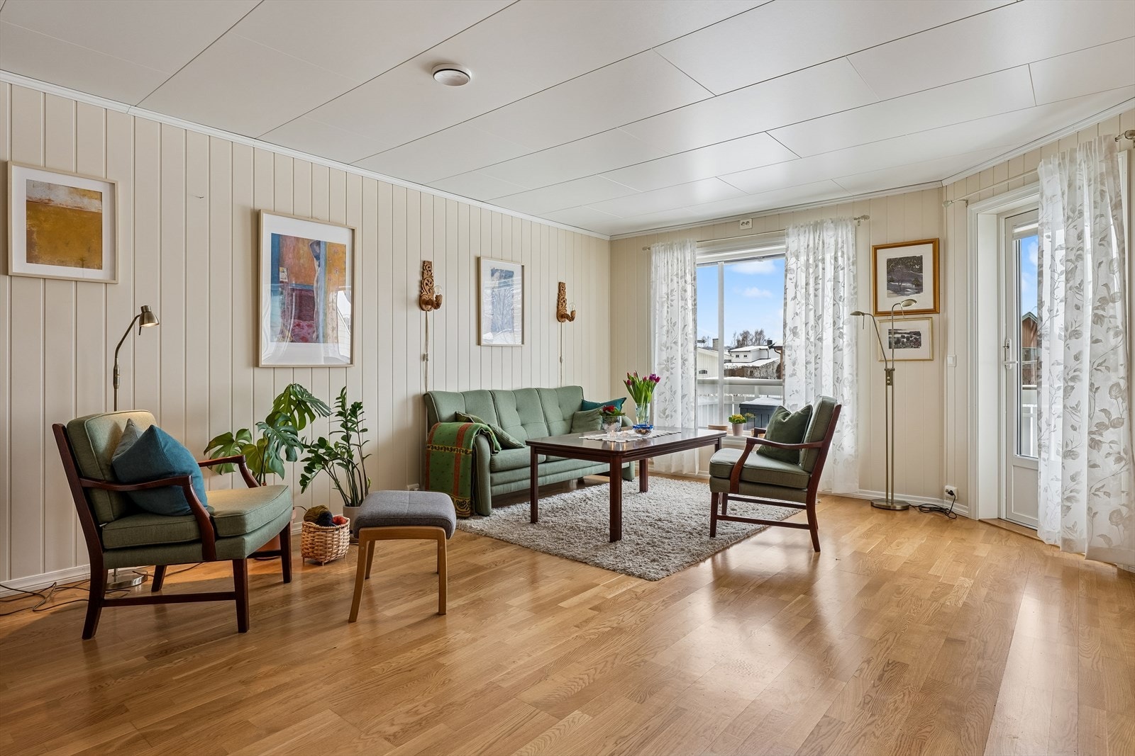 Leiligheten er svært godt vedlikeholdt, her kan du derfor male og innrede etter egen smak, og enkelt sette ditt personlige preg. Galleribilde