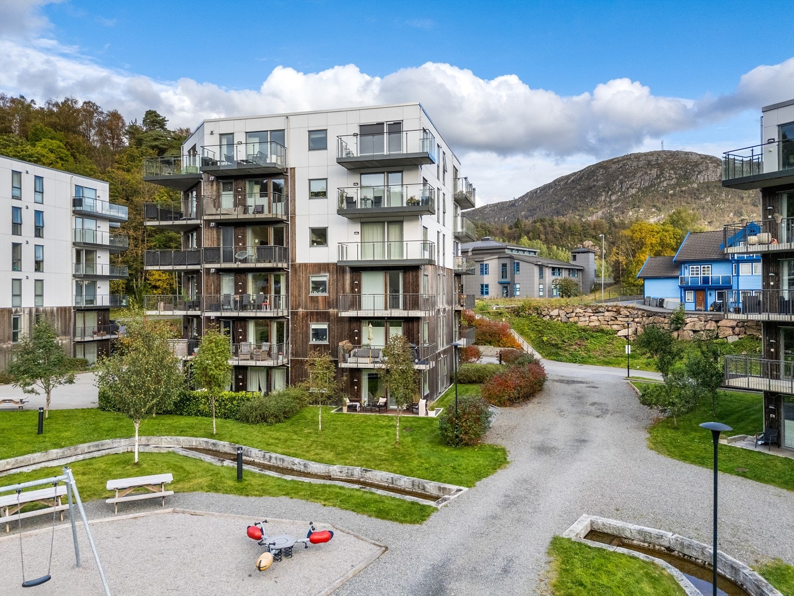 - Fra leiligheten er det kun en 8 minutters kjøretur til Bergen sentrum - Galleribilde