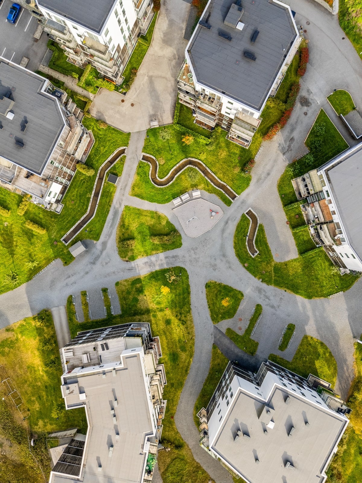 - Sameiet har store fellesarealer med lekeplass og parkområde. Dette er perfekt beliggenhet for alle aldre - Galleribilde