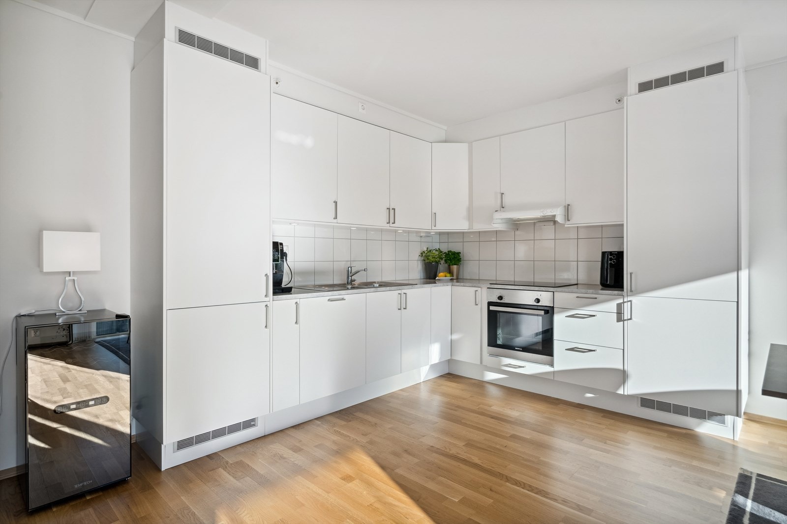 Med to kjøle- og fryseskap er dette plassen for kokkelerling Galleribilde