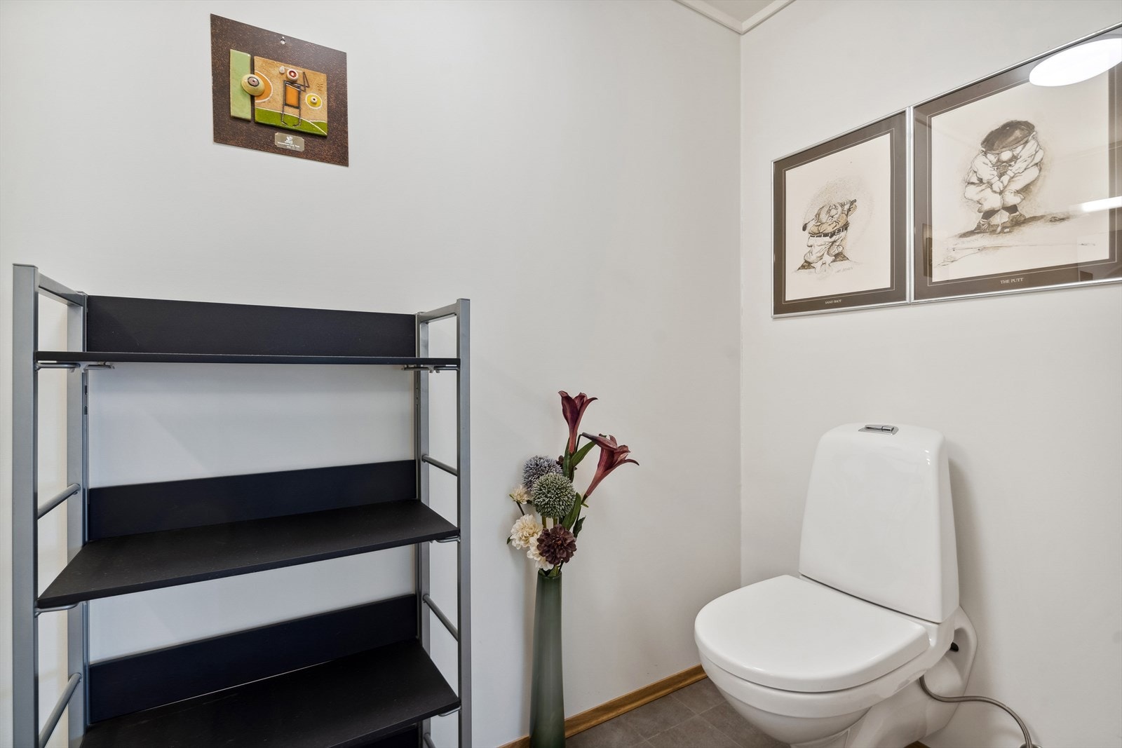 I gangen har du også et meget nyttig gjestetoalett Galleribilde