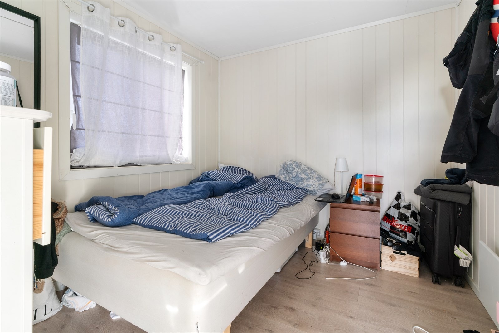 Det tredje rommet i etasjen, er i godkjente byggetegninger angitt som kjøkken. Rommet er i dag innredet og benyttet som soverom. Galleribilde