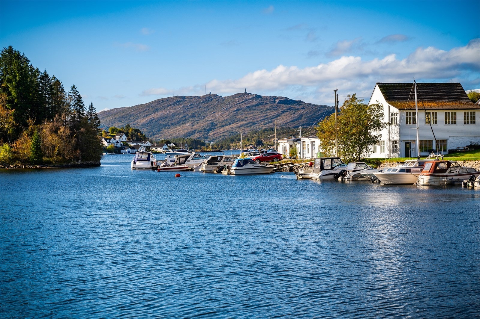 Det er også nærhet til sjø og bryggeanlegg i området. Galleribilde
