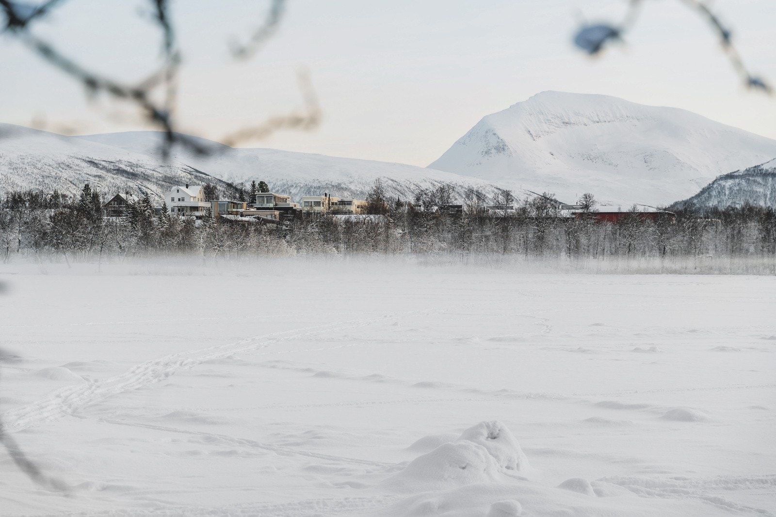Prestvannet med sine idylliske turmuligheter ligger også en kort spasertur unna.