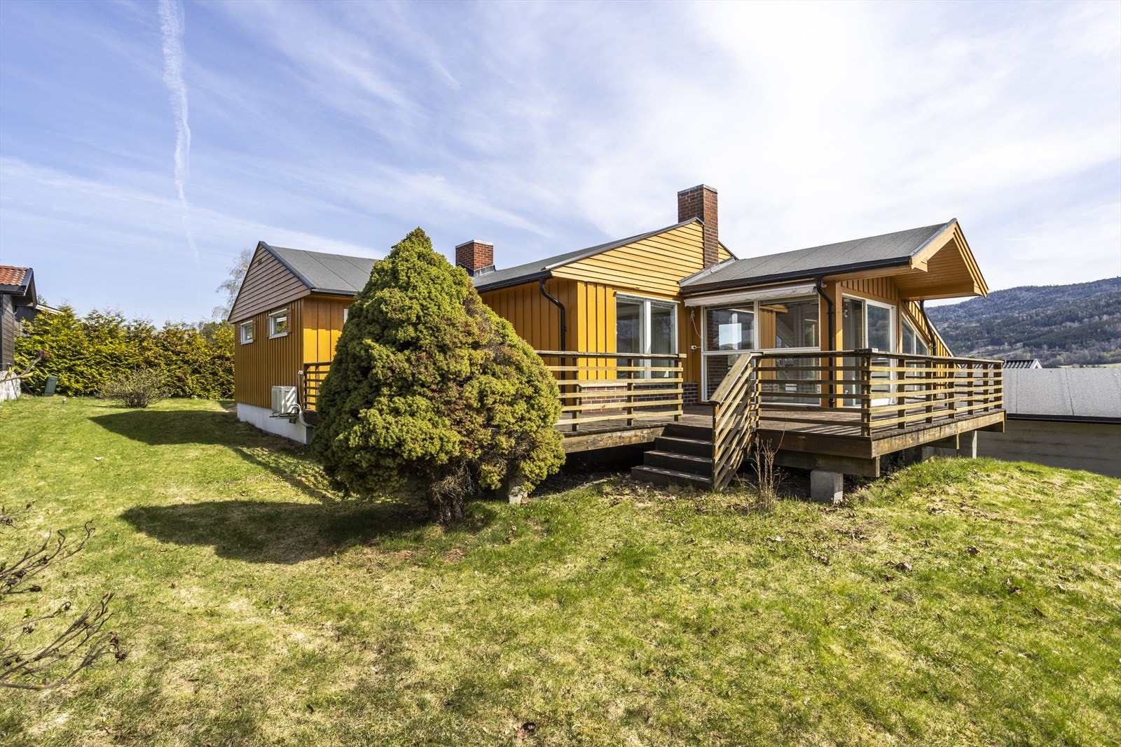 Innholdsrik og modernisert enebolig m/hybel med sentral og barnevennlig beliggenhet. Galleribilde