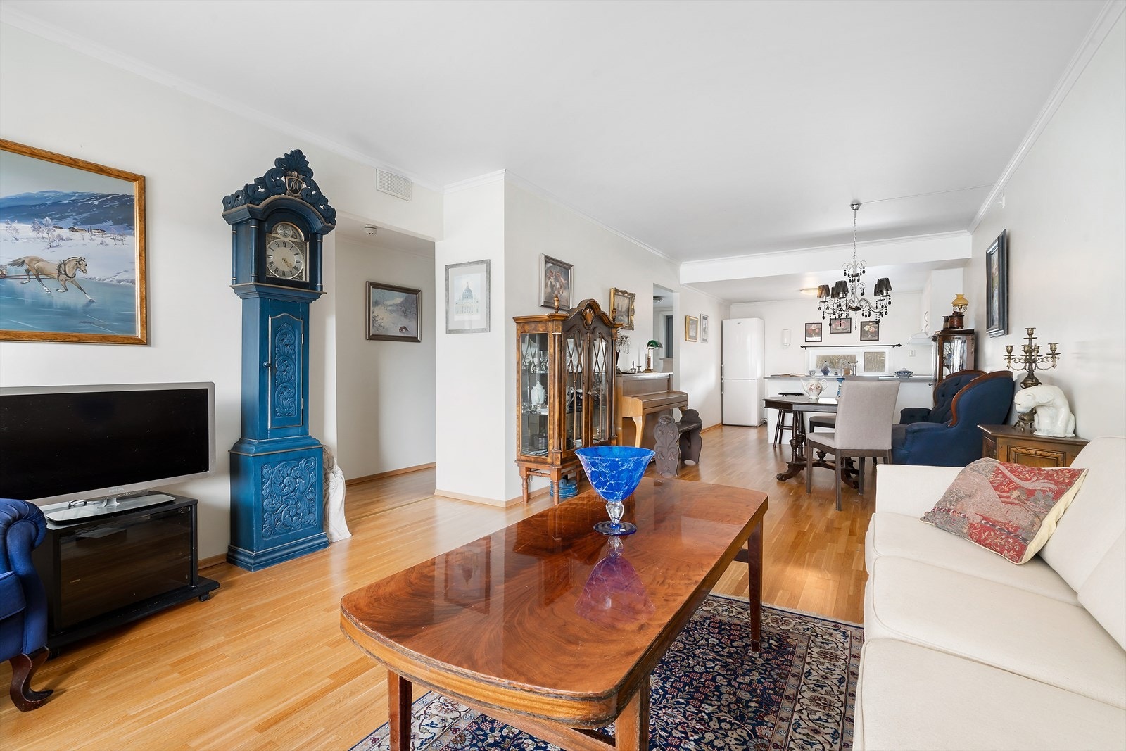 Spisebordet finner sin naturlige plassering ved kjøkkenet. Galleribilde