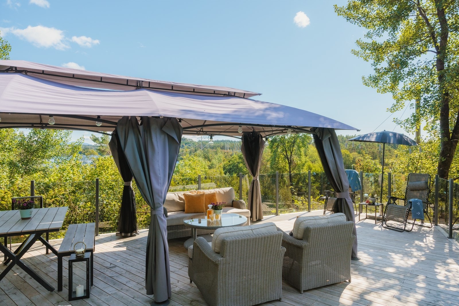 En nydelig oase i grønne omgivelser Galleribilde