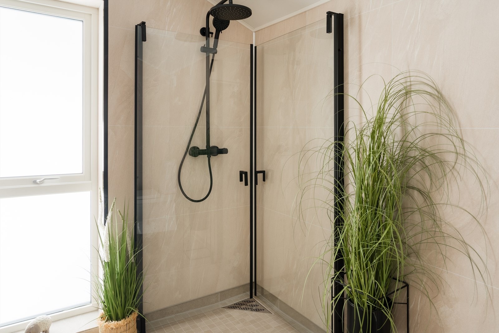 Badet har varmekabler i gulv Galleribilde