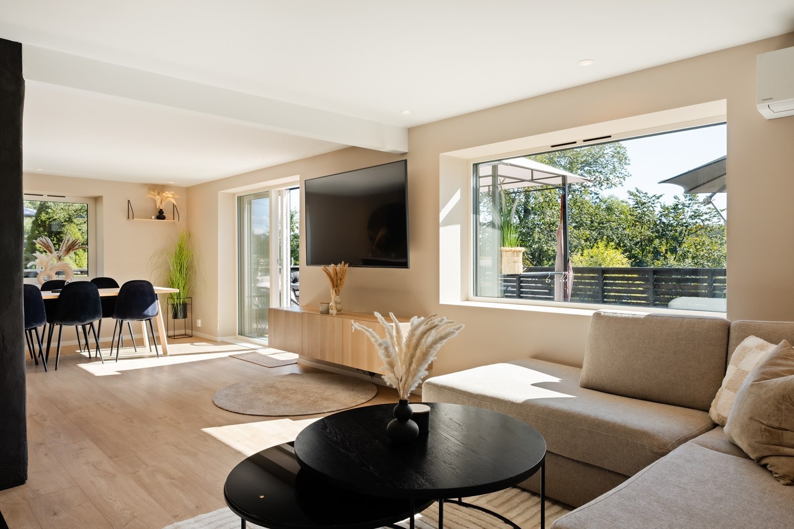 Innvendige overflater ble oppgradert i 2024/25. Himling og vinduer er gjort listefritt Galleribilde