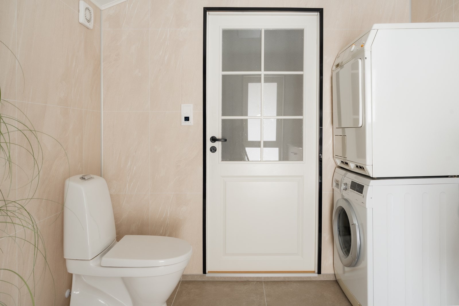 Opplegg til vaskemaskin på badet Galleribilde