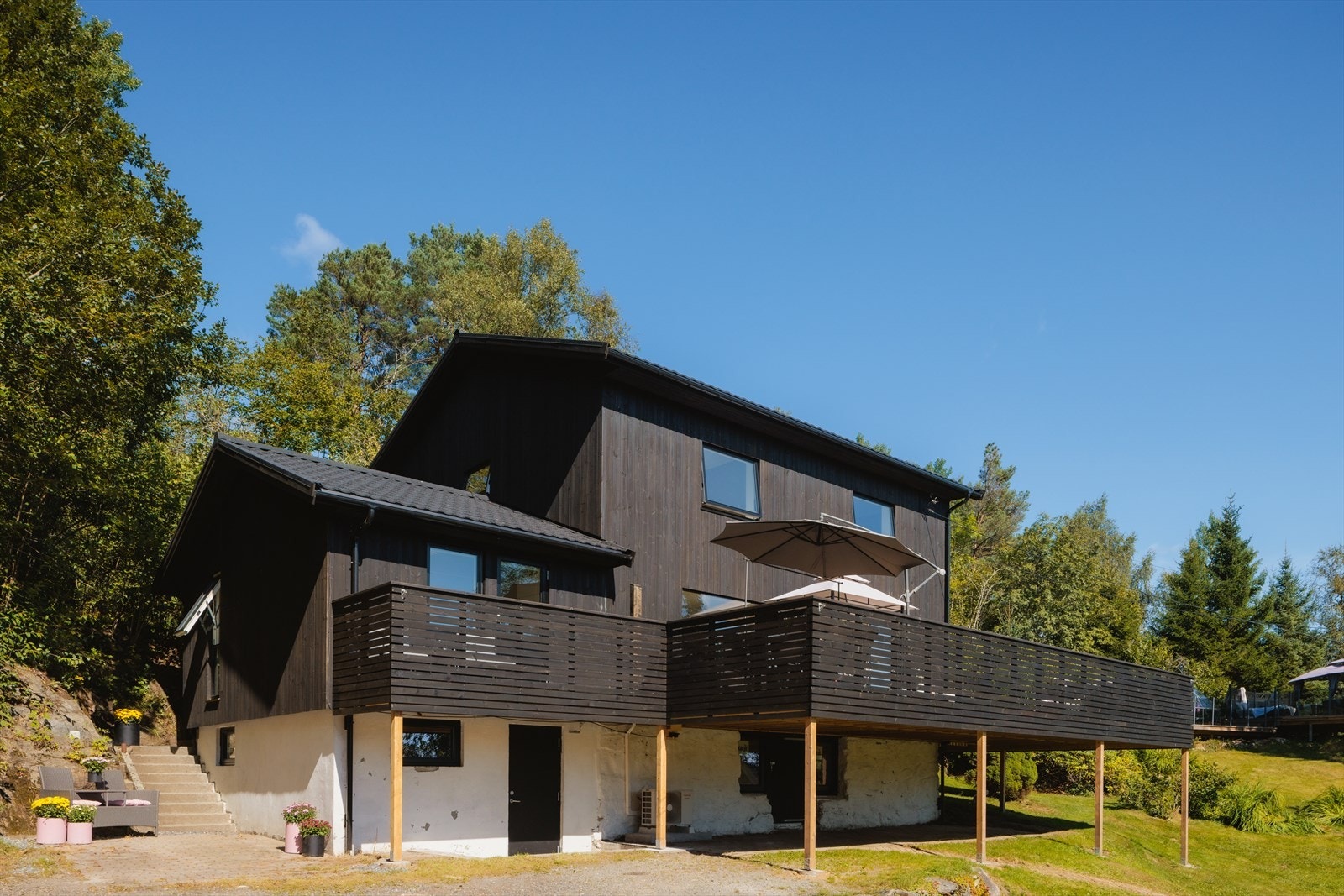 Aktiv Eiendomsmegling v/ Sigbjørn Helland har gleden av å presentere Åkervikåsen 5! Foto. Alex Coppo. Galleribilde