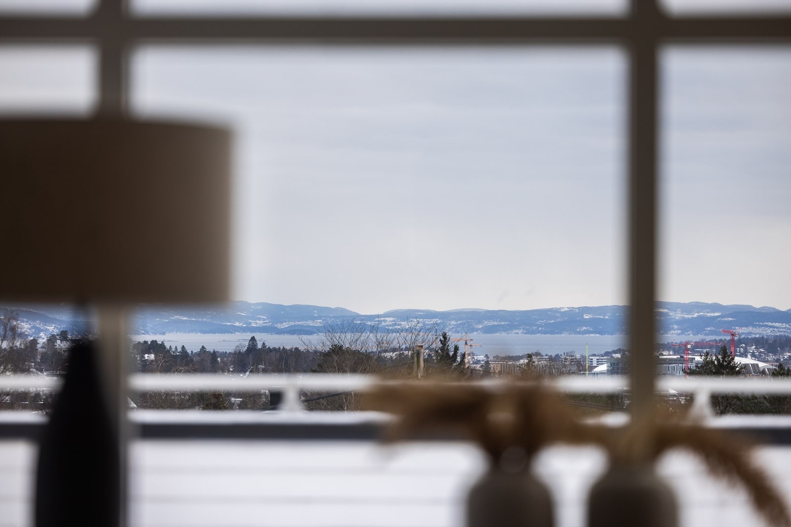 Utsikt mot fjorden fra stuen Galleribilde