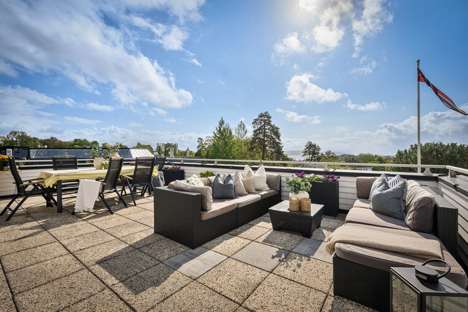 Sommerbilder fra terrassen Galleribilde