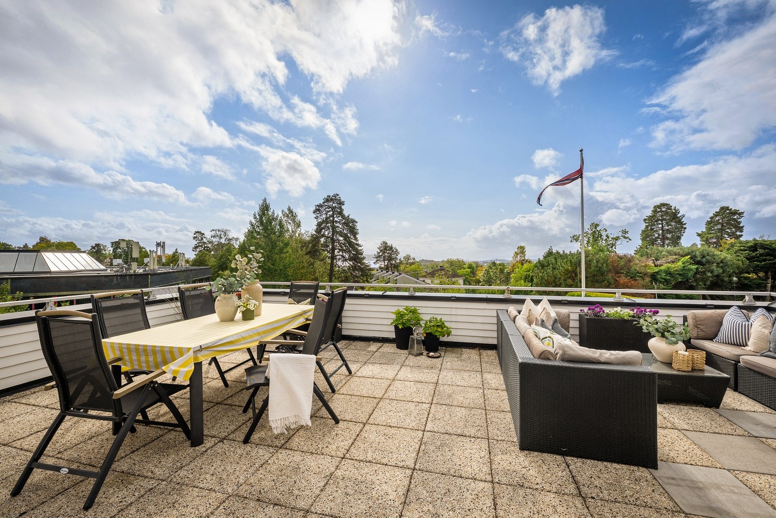 Sommerbilder fra terrassen Galleribilde