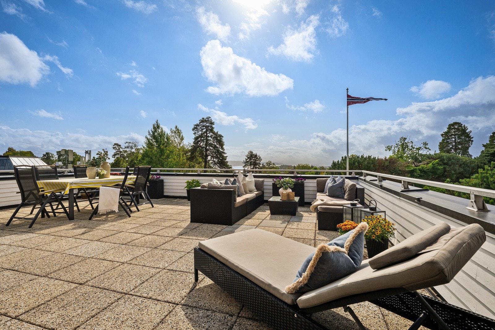 Sommerbilder fra terrassen Galleribilde