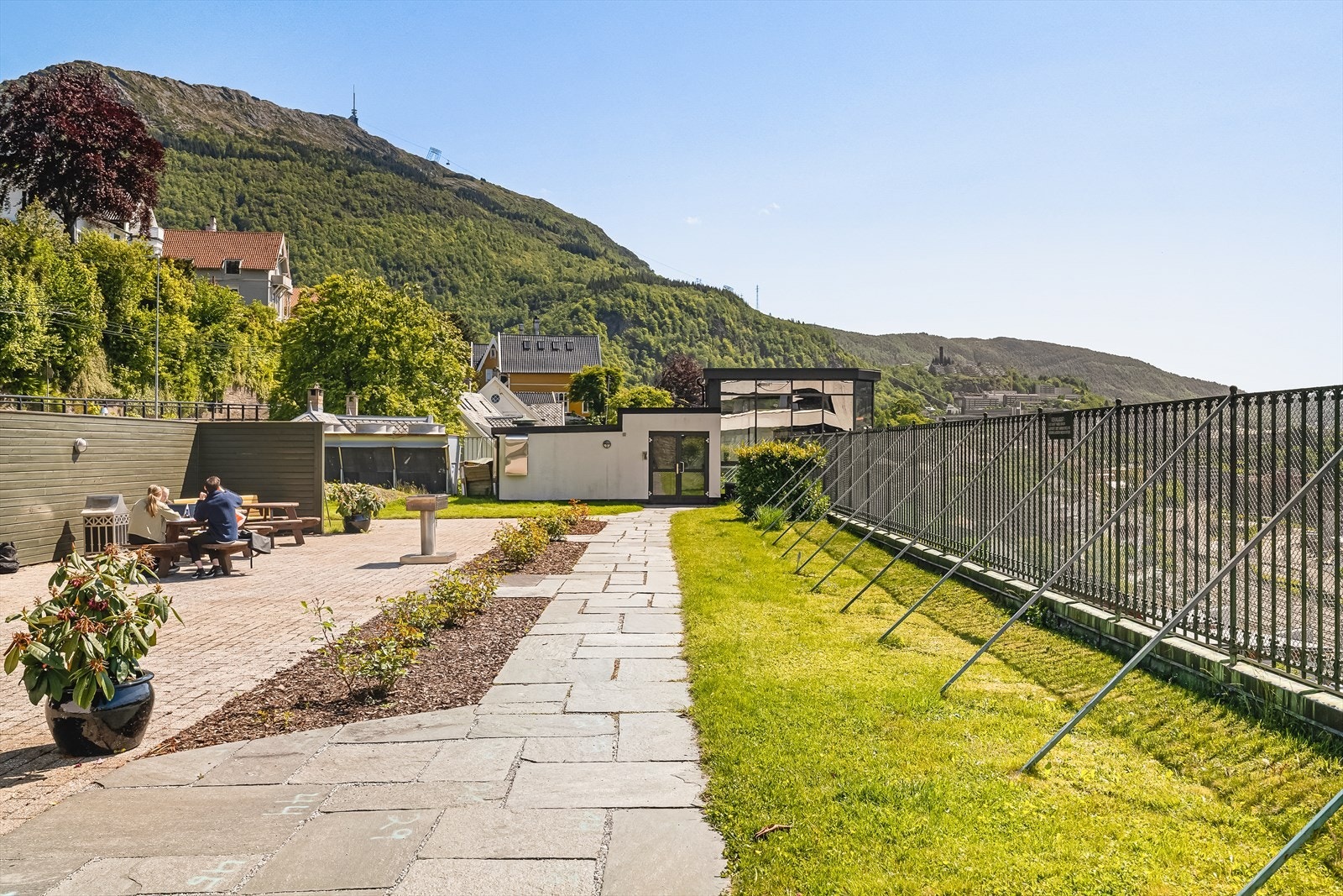 Som en ekstra bonus har beboerne tilgang til en flott felles takterrasse i et annet bygg tilknyttet Hansaparken Vel. Galleribilde