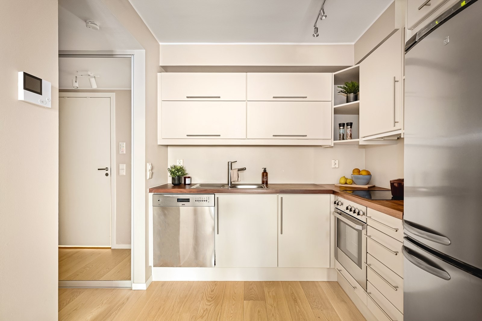 Beliggende i et av Bergens mest attraktive og etablerte boligområder, som kombinerer nærhet til sentrum med rolige og grønne omgivelser. Galleribilde