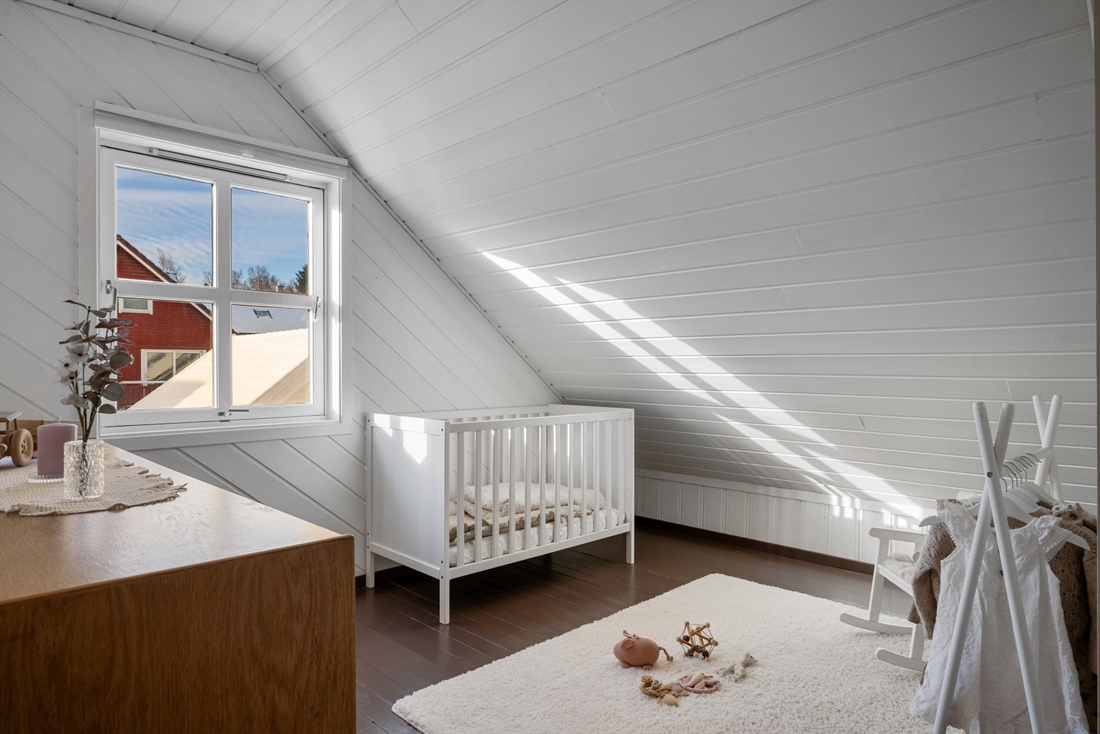 Soverom 2 er i dag innredet som et barnerom. Galleribilde