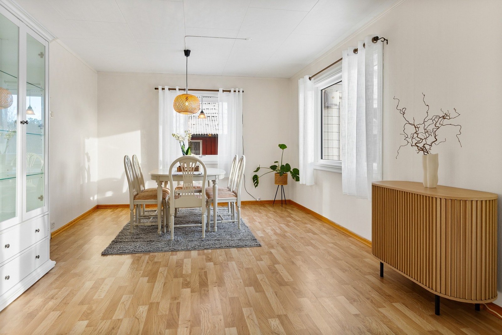 Vinduene slipper inn godt med dagslys Galleribilde
