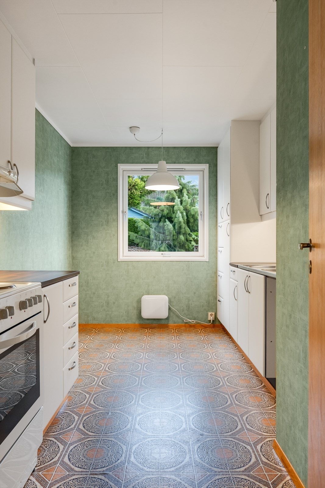 Det er montert komfyr på kjøkkenet Galleribilde