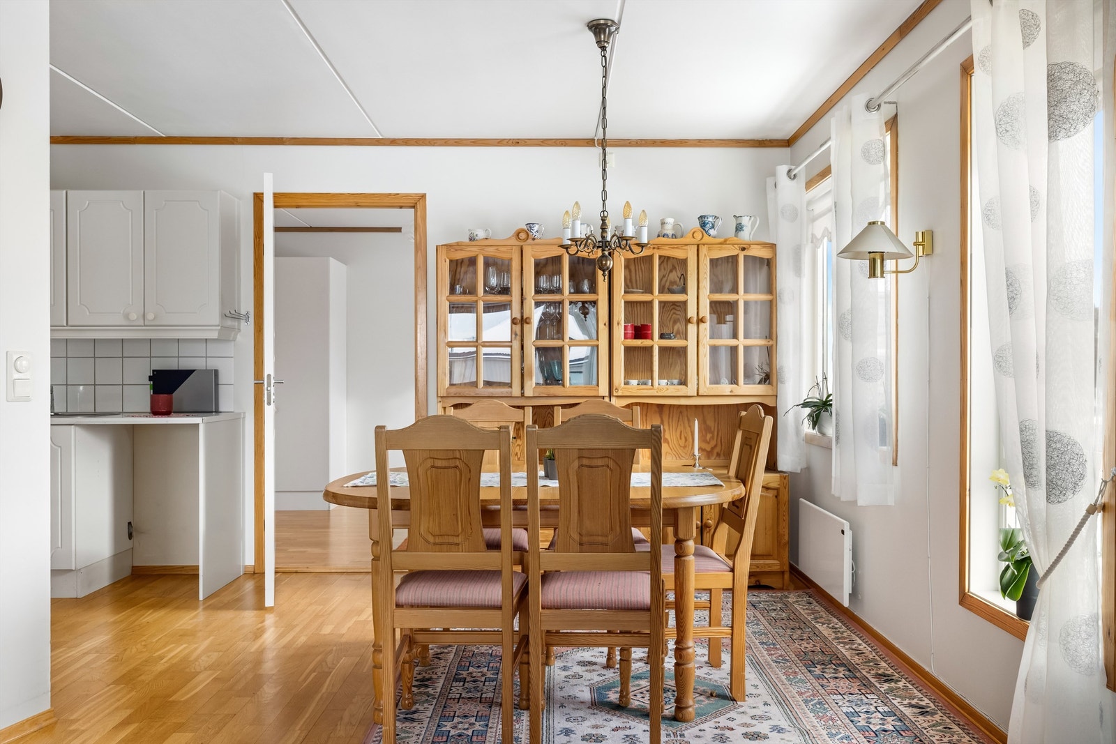 Her er det god plass for hyggelige middager med familie og venner. Galleribilde