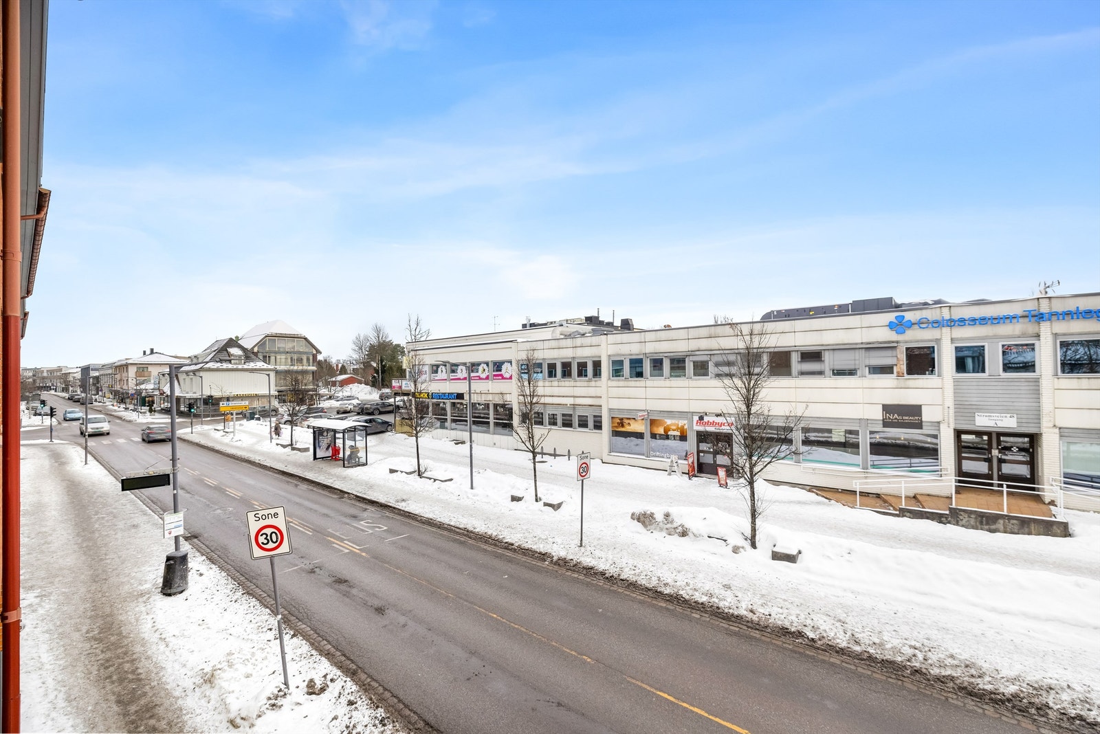 Med bussholdeplass like utenfor er kollektivtilbudet lett tilgjengelig. Galleribilde