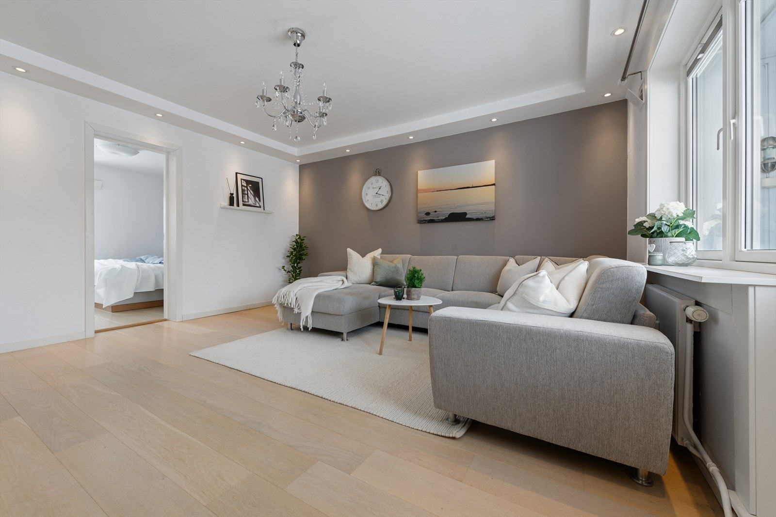 Her finner du en lys og romslig stue med gode møbleringsalternativer. Galleribilde