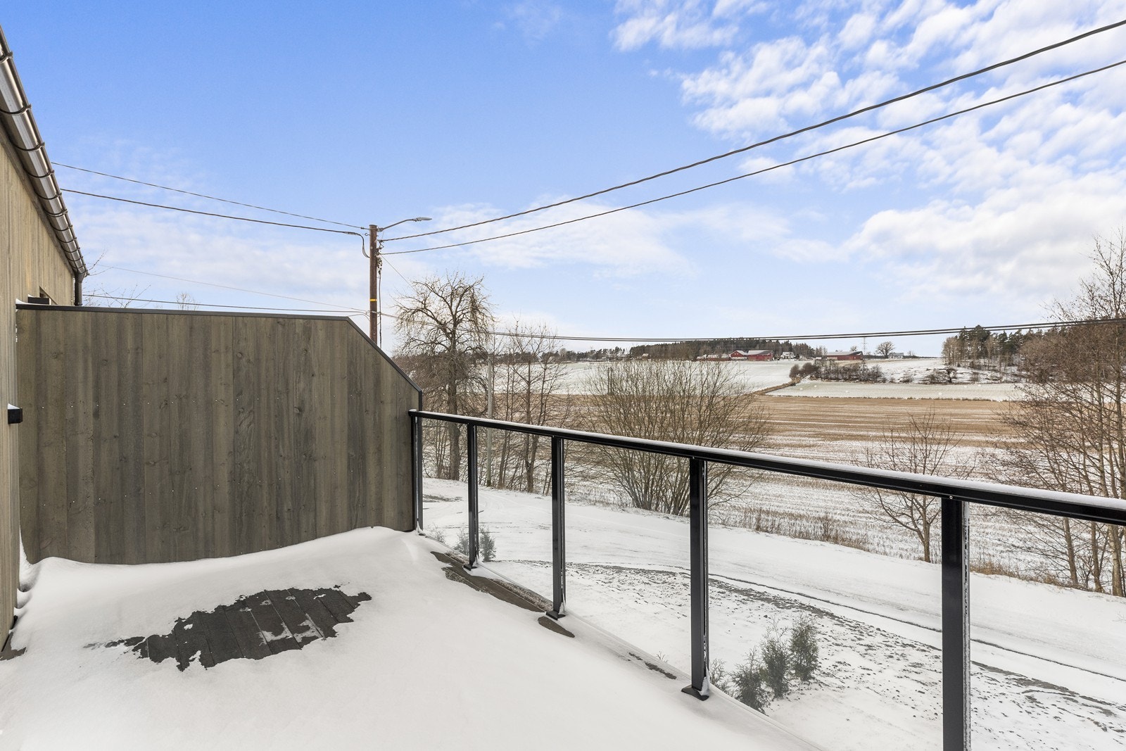 Verandaen på 13 m² utvider den sosiale sonen på varme dager. Galleribilde