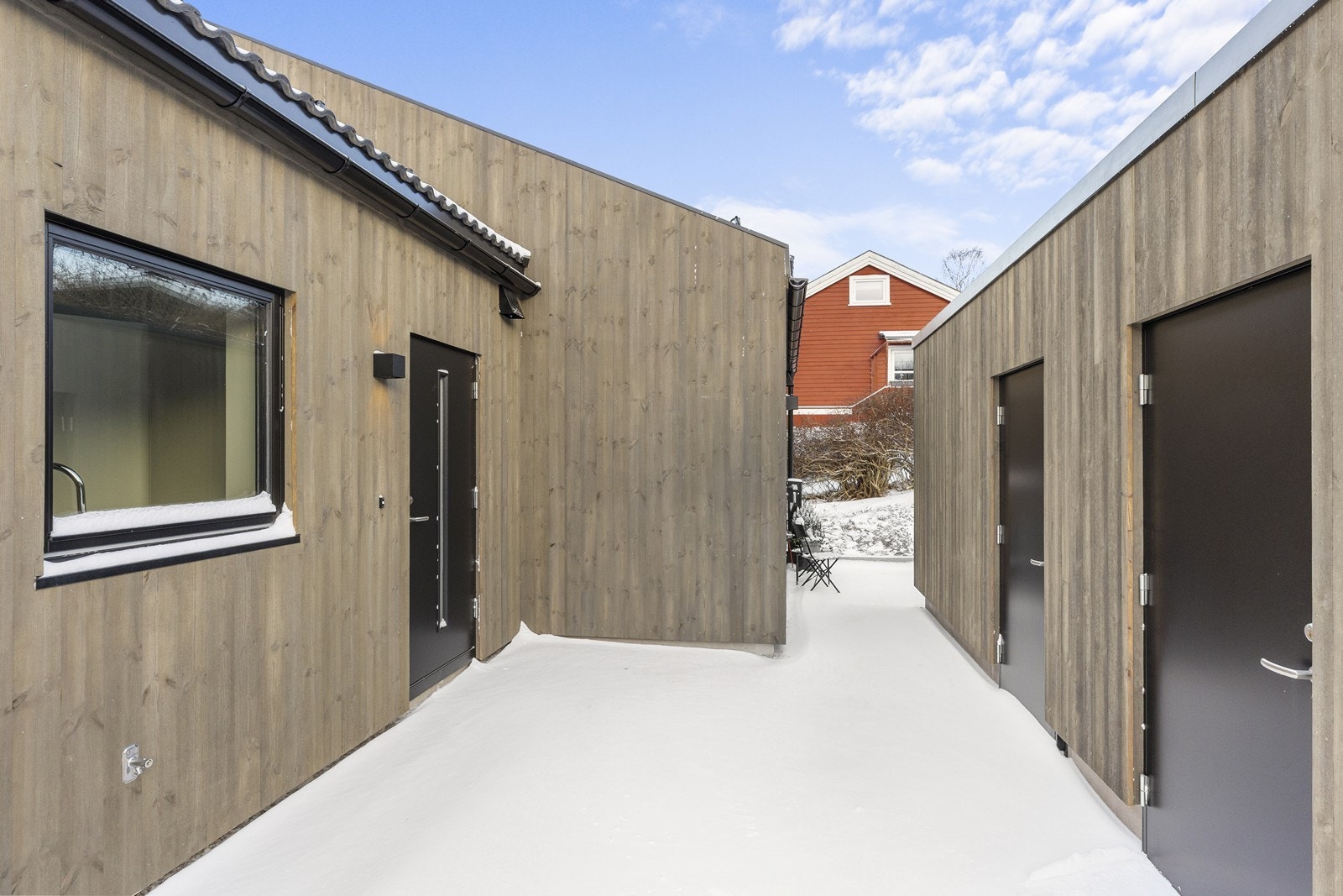 Det medfølger utvendig bod på 5 kvm i rekke. Galleribilde