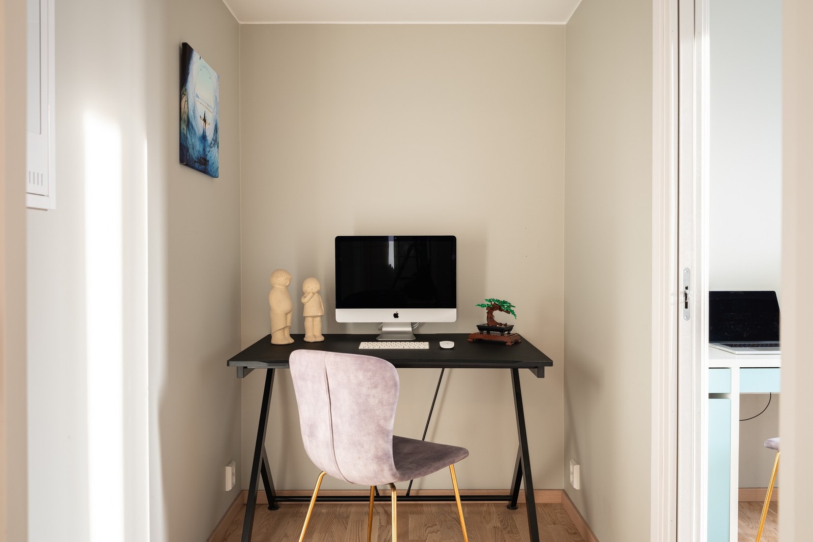 Praktisk rom til eget hjemmekontor Galleribilde