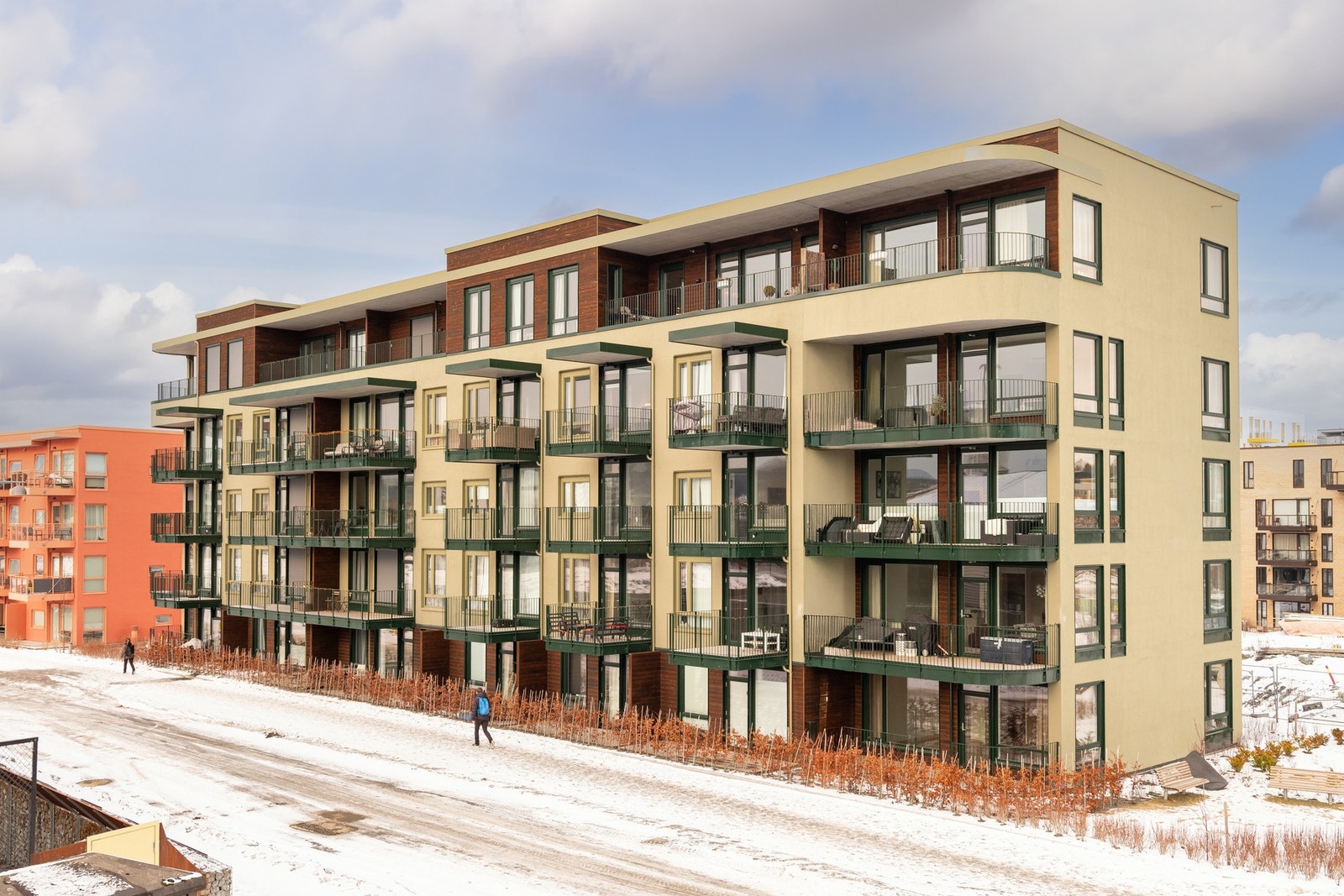 Leiligheten ligger i toppeasjen, og bygget har nybygg-garanti helt frem til seint 2029 Galleribilde