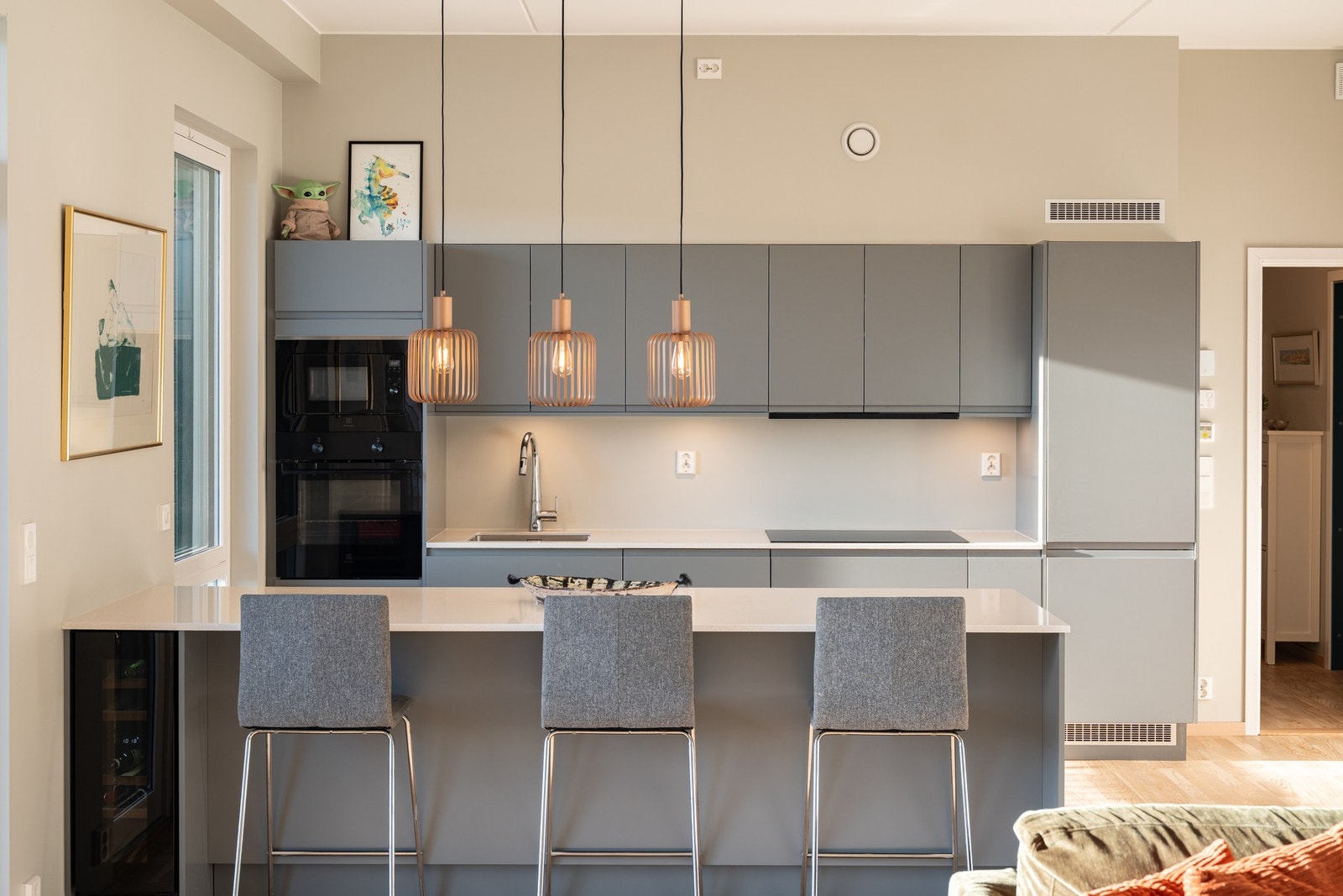 Eksklusivt og oppgradert kjøkken fra HTH, med integrerte hvitevarer som medfølger salget. Galleribilde