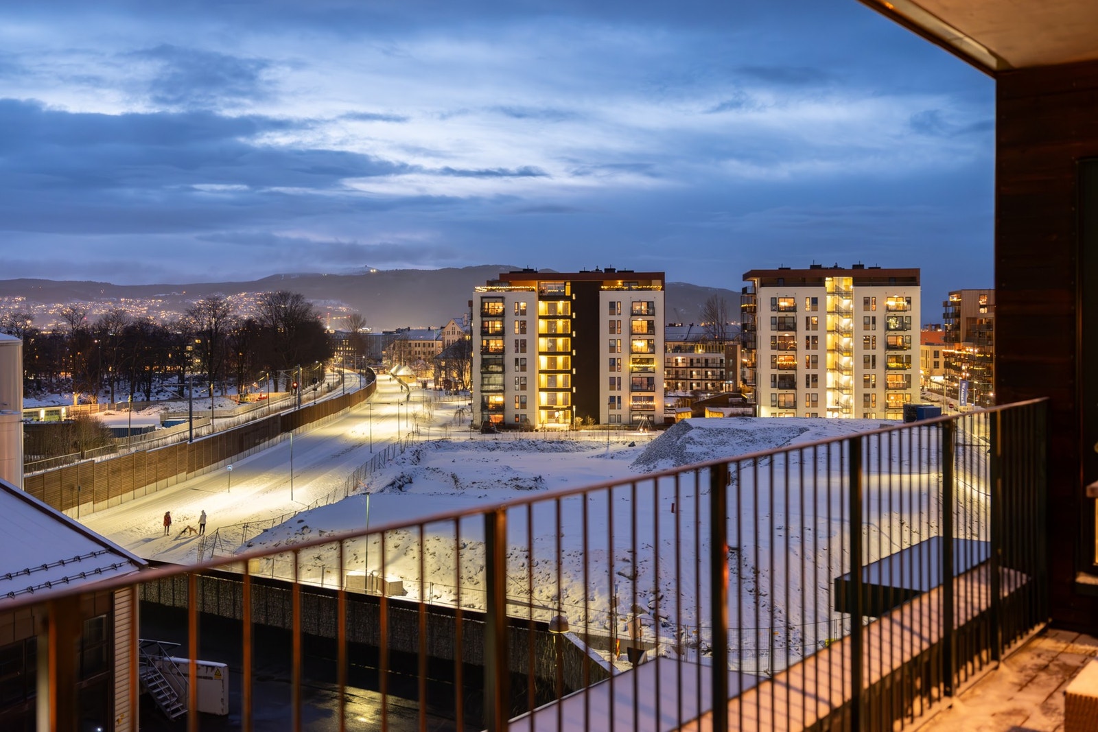 Den er også overbygd, slik at man fint kan kose seg ute, selv med litt Trondheimssommer og regn. Galleribilde